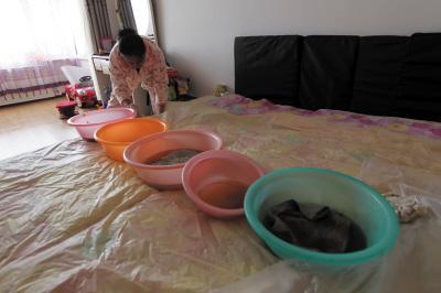 罗源楼上漏水，住户失联，小区没物管，业主维权难！律师来支招……
